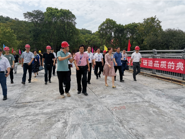 市政要聞 | 湖南工商大學(xué)黨委書記陳曉紅院士、長沙市公共工程建設(shè)中心總工劉學(xué)武帶隊(duì)赴湖南工商大學(xué)跨桐梓坡路過街天橋項(xiàng)目考察調(diào)研